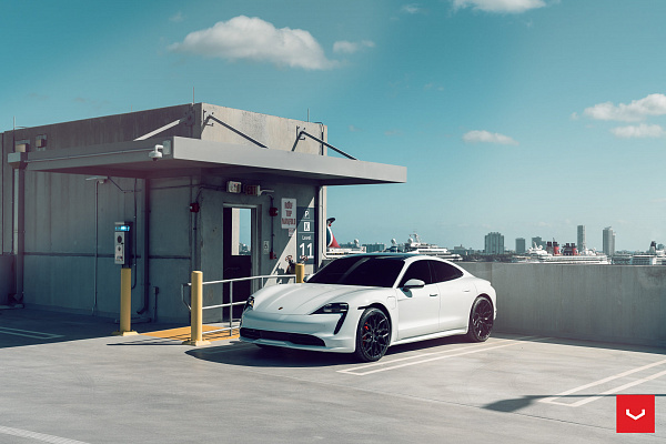 Фото дисков Vossen HF-2 Черный глянец на Porsche Taycan I