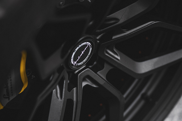 Фото дисков Brixton Forged PF9 Черный сатин на Lamborghini Urus