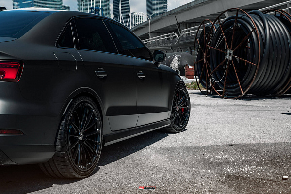Фото дисков HRE P103 Черный глянец на Audi A/S/RS 3 (8V)