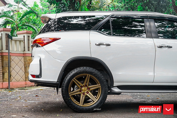 Фото дисков Vossen HF6-2 Глянцевое темное золото на Toyota Fortuner II