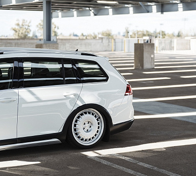 Фото дисков Rotiform PMF на Volkswagen Golf VIII