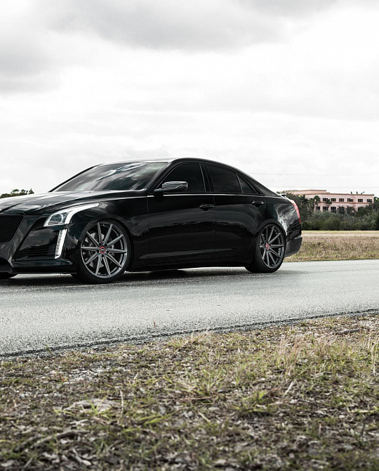 Фото дисков VFS-10 Глянцевый графит на Cadillac CTS III