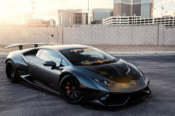 Фото дисков Savini SV83 Черный глянец на Lamborghini Huracan