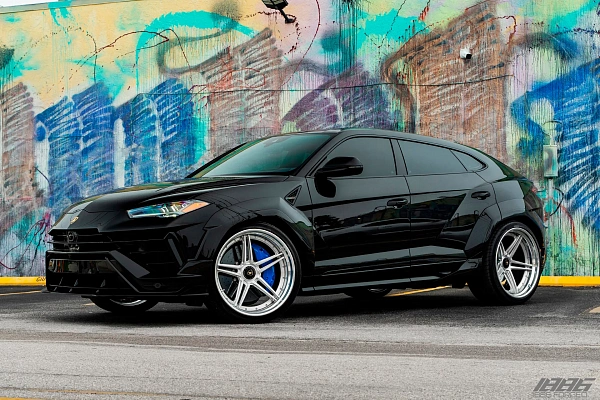 Фото дисков 1886 Wheels XR003 Сатиновый лак на Lamborghini Urus