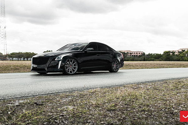 Фото дисков Vossen VFS-10 Глянцевый графит на Cadillac CTS III