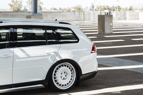 Фото дисков Rotiform PMF Серебро на Volkswagen Golf VIII