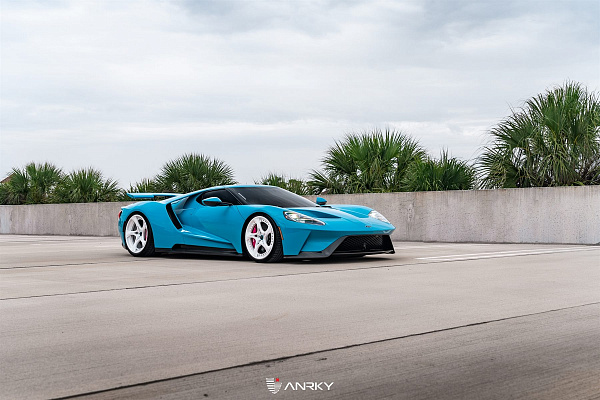 Фото дисков Anrky XR-305 Белый глянец на Ford GT II