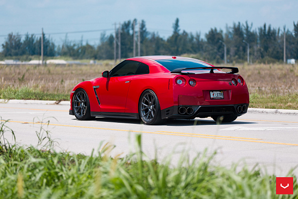 Фото дисков Vossen VFS-6 Глянцевый графит на Nissan GT-R