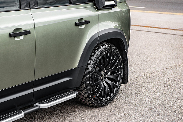Фото дисков Kahn Kahn RS Черный сатин на Land Rover Defender II