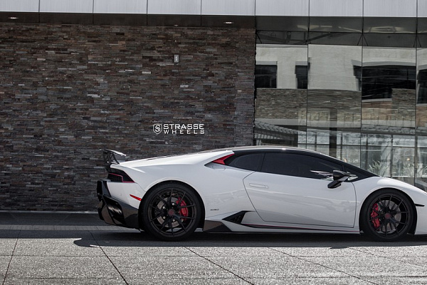 Фото дисков Strasse Wheels SM5R Deep Concave Monoblock Другой цвет на Lamborghini Huracan