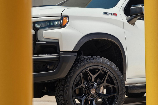 Фото дисков 4PLAY 4P06 Черный сатин на Chevrolet Silverado IV