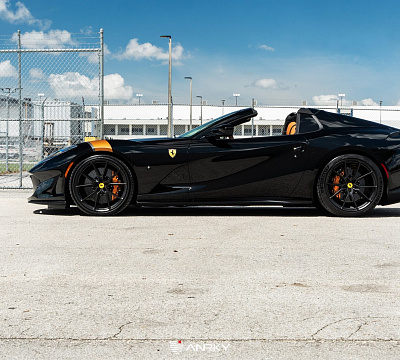 Фото дисков Anrky AN12 на Ferrari 812