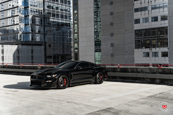 Фото дисков Vossen M-X2 Черный глянец на Ford Mustang VI