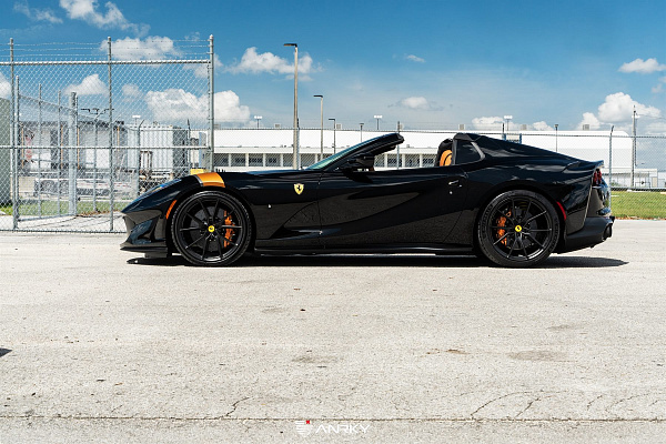 Фото дисков Anrky AN12 Черный сатин на Ferrari 812