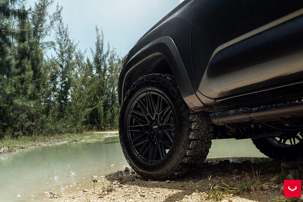 Фото дисков Vossen HF6-5 Черный сатин на Toyota Tacoma III