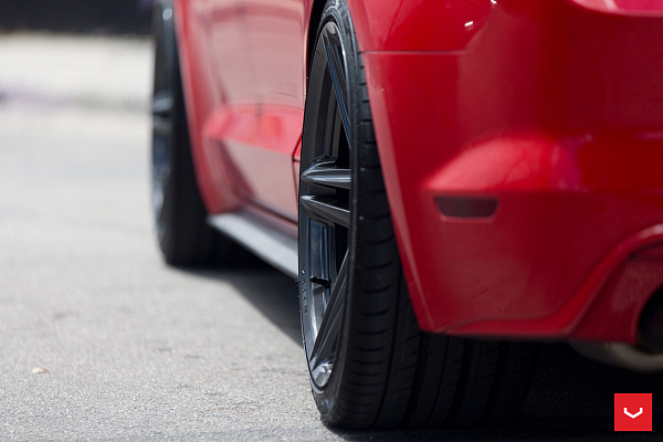 Фото дисков Vossen VFS-5 Глянцевый графит на Ford Mustang VI
