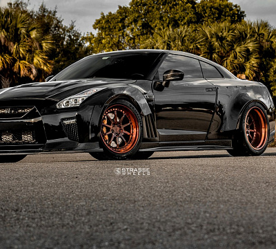 Фото дисков Strasse Wheels R10 Competition на Nissan GT-R