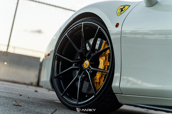 Фото дисков Anrky AN12 Черный глянец на Ferrari 488