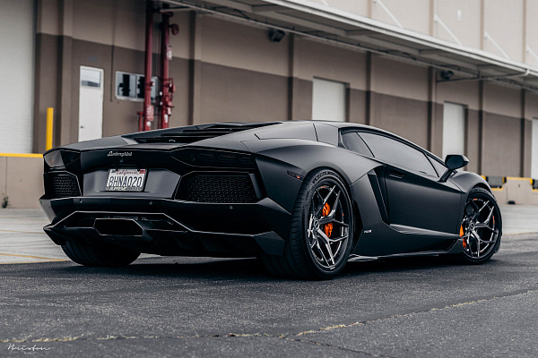 Фото дисков Brixton Forged PF5 Глянцевый темный лак на Lamborghini Aventador