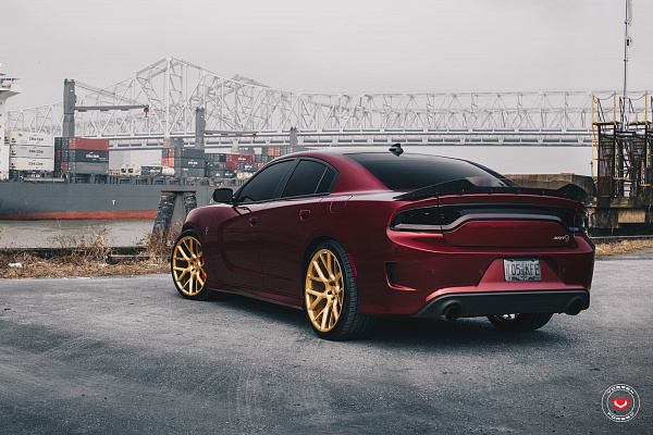 Фото дисков Vossen CG-204 Глянцевое золото на Dodge Charger VII