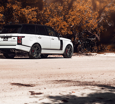 Фото дисков Vossen M-X3 на Land Rover Range Rover IV