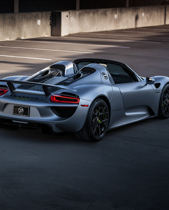Фото дисков S21-07 Черный глянец на Porsche 918 Spyder