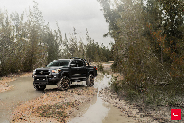 Фото дисков Vossen HF6-5 Сатиновая бронза на Toyota Tacoma III