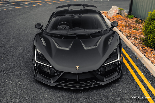Фото дисков NOVITEC NL4 Черный глянец на Lamborghini Revuelto