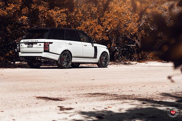 Фото дисков Vossen M-X3 Глянцевый темный лак на Land Rover Range Rover IV
