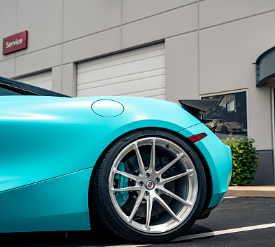 Фото дисков HRE P104 на McLaren 720S