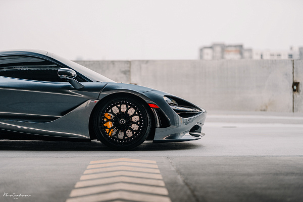 Фото дисков Brixton Forged CM6-R Черный сатин на McLaren 720S
