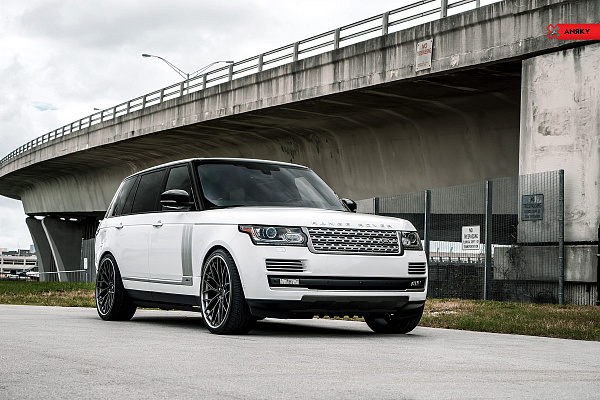 Фото дисков Anrky AN30 Черный сатин на Range Rover IV