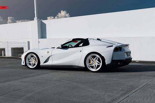Фото дисков Anrky S3-X3 Белый глянец на Ferrari 812