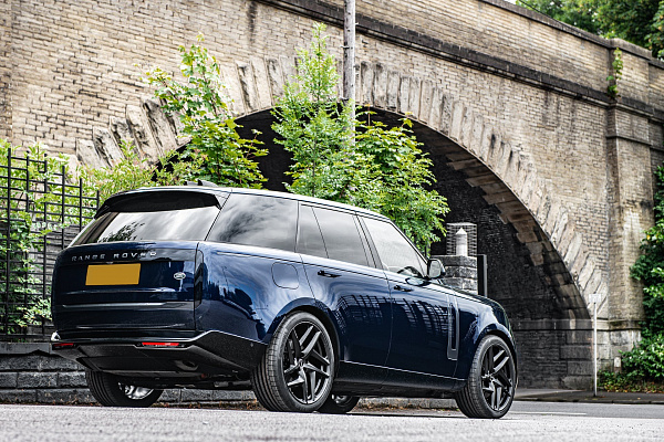 Фото дисков Kahn Type 52 RS Черный сатин на Range Rover V