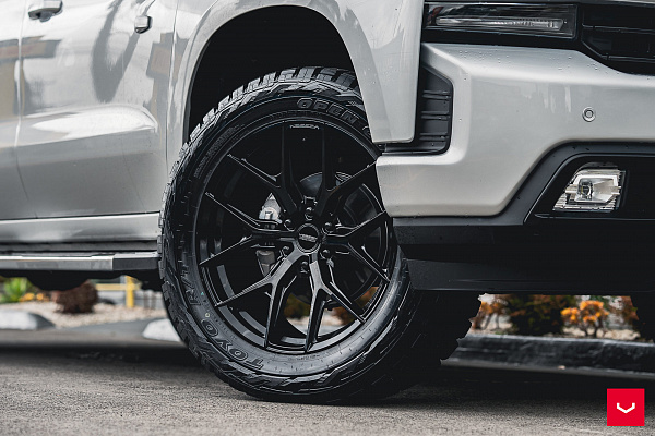 Фото дисков Vossen HF6-4 Черный глянец на Chevrolet Silverado IV