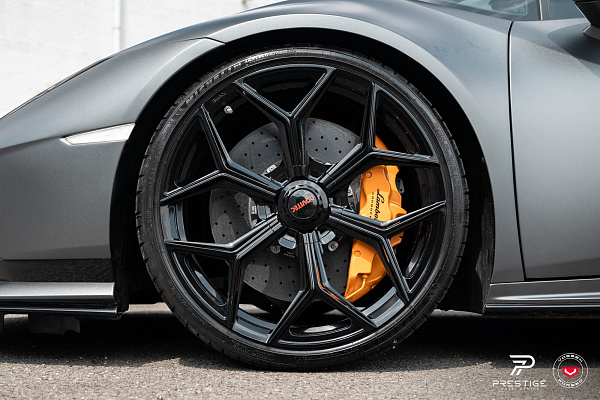 Фото дисков NOVITEC NL4 Черный глянец на Lamborghini Huracan