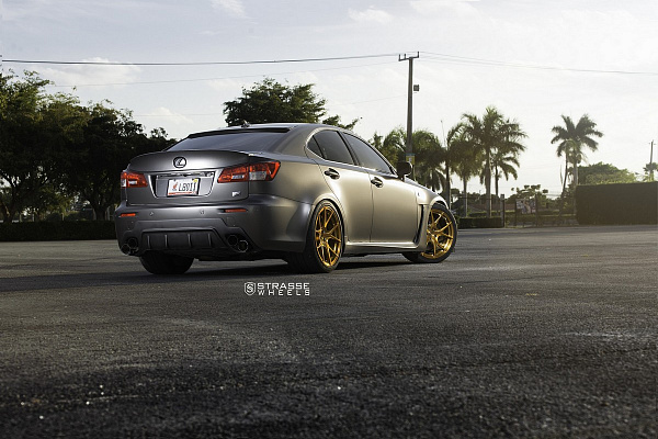Фото дисков Strasse Wheels SM5R Deep Concave Monoblock Сатиновое золото на Lexus IS II