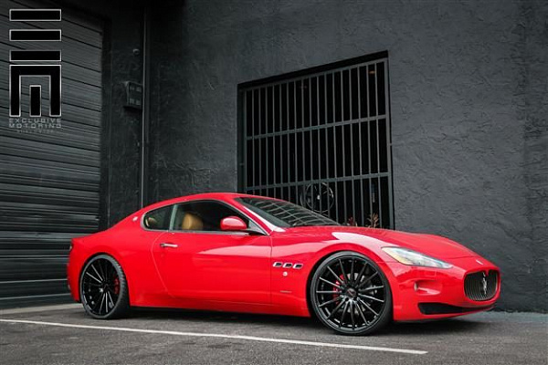 Фото дисков Vossen VFS-2 Черный глянец на Maserati GranTurismo I