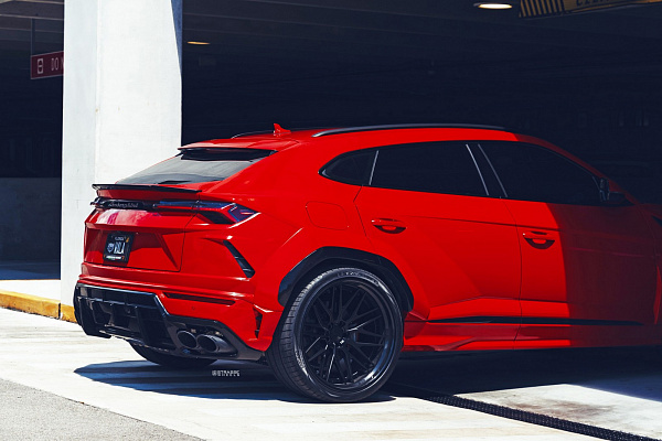 Фото дисков Strasse Wheels SV10M Track Черный сатин на Lamborghini Urus