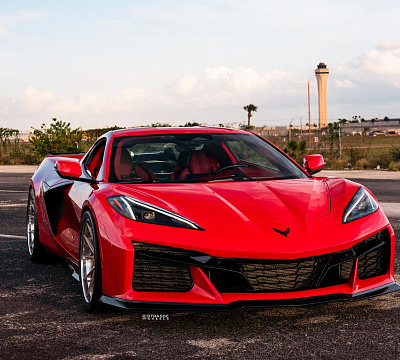 Фото дисков Strasse Wheels SV10 Deep Concave FS на Chevrolet Corvette C8