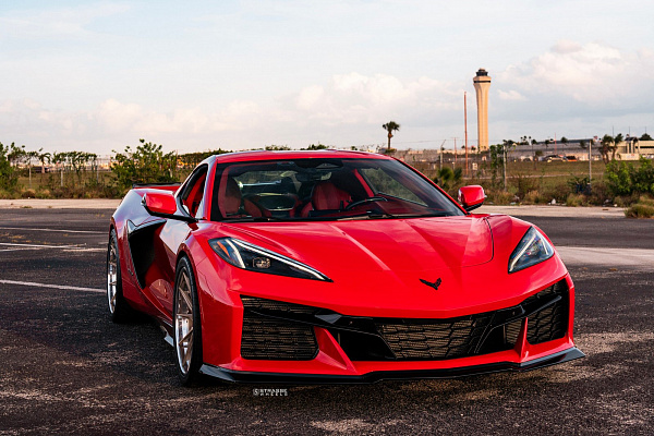 Фото дисков Strasse Wheels SV10 Deep Concave FS Сатиновая шампань на Chevrolet Corvette C8