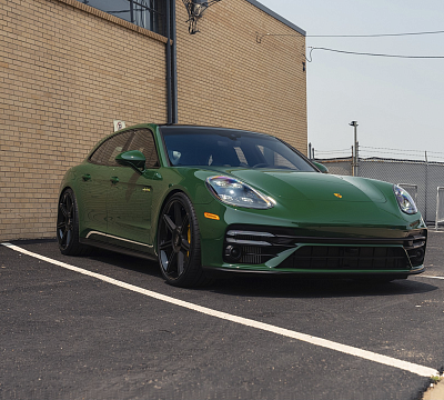 Фото дисков Rotiform FRA на Porsche Panamera III