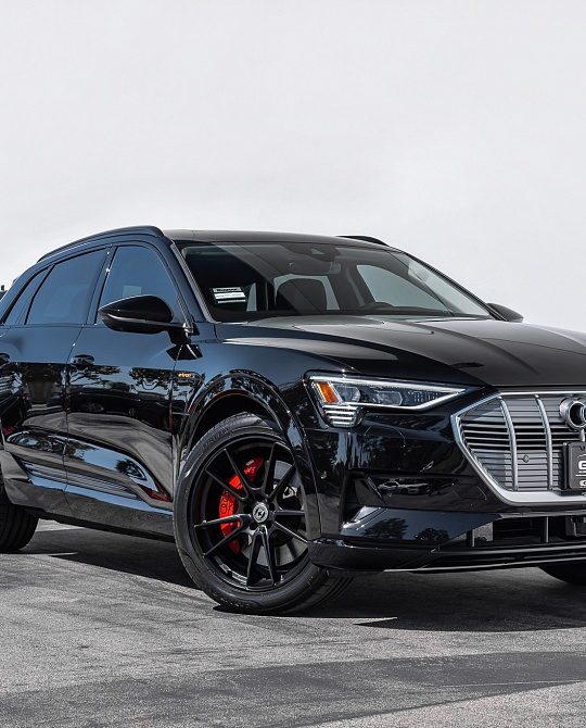 Фото дисков FF04 Черный сатин на Audi E-tron