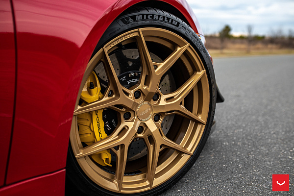 Фото дисков Vossen HF-5 Глянцевое золото на Porsche Cayman II