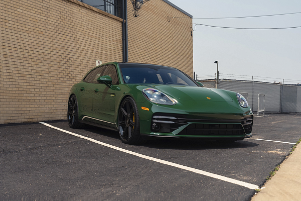 Фото дисков Rotiform FRA Черный сатин на Porsche Panamera III