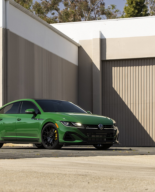 Фото дисков TUF-R Черный глянец на Volkswagen Arteon