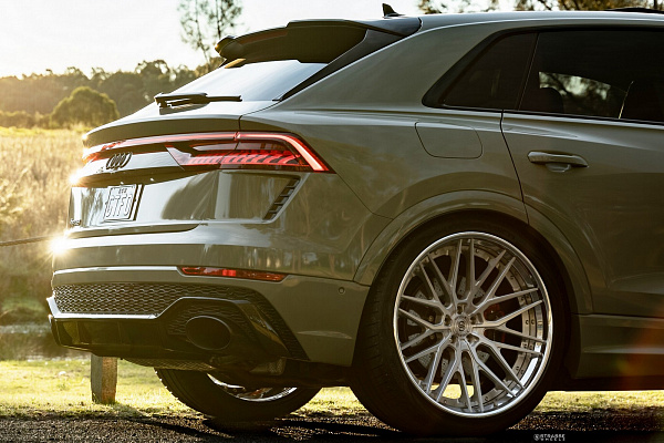 Фото дисков Strasse Wheels SV10M Deep Concave FS Глянцевый лак на Audi Q8