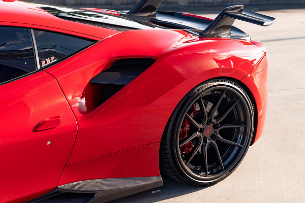 Фото дисков Strasse Wheels SV5 Deep Concave FS Другой цвет на Ferrari 488