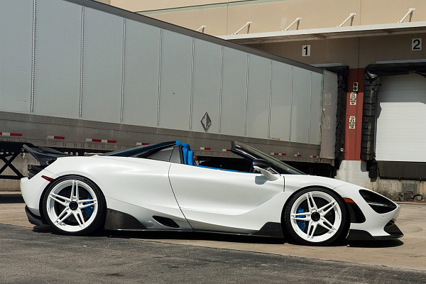 Фото дисков Anrky AN27 Белый глянец на McLaren 720S