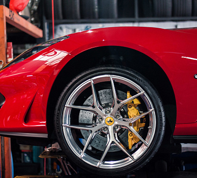 Фото дисков Vossen S21-01 на Ferrari 812